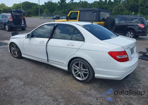 2013 Mercedes-Benz C 300 Luxury 4Matic/Sport 4Matic from USA, damaged, VIN WDDGF8AB4DR267905